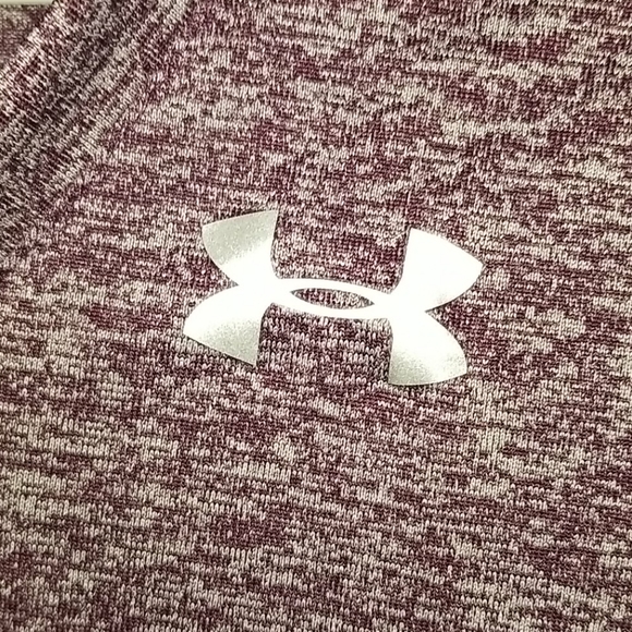 Loose Fit Under Armour Heat Gear T-shirt - Picture 3 of 4